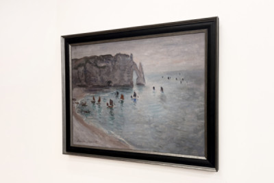 Etretat, Porte d'Aval: vissersboten die de haven verlaten