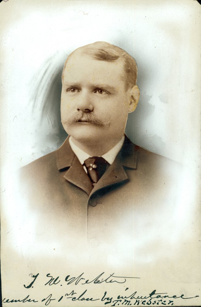 Borstbeeld portret van Thomas W. Webster in pak en stropdas door Dana
