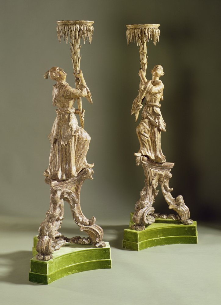 George II chinoiserie toortsen, ca. 1750 door English School