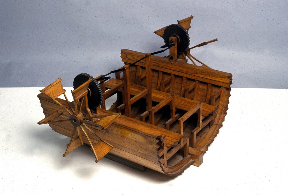 Voortstuwingsboot op wielen. Model naar de tekening van Leonardo da