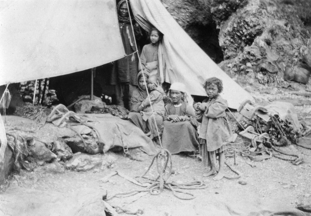 Heuvelstamfamilie, Chakrata, 1917 door Unbekannt