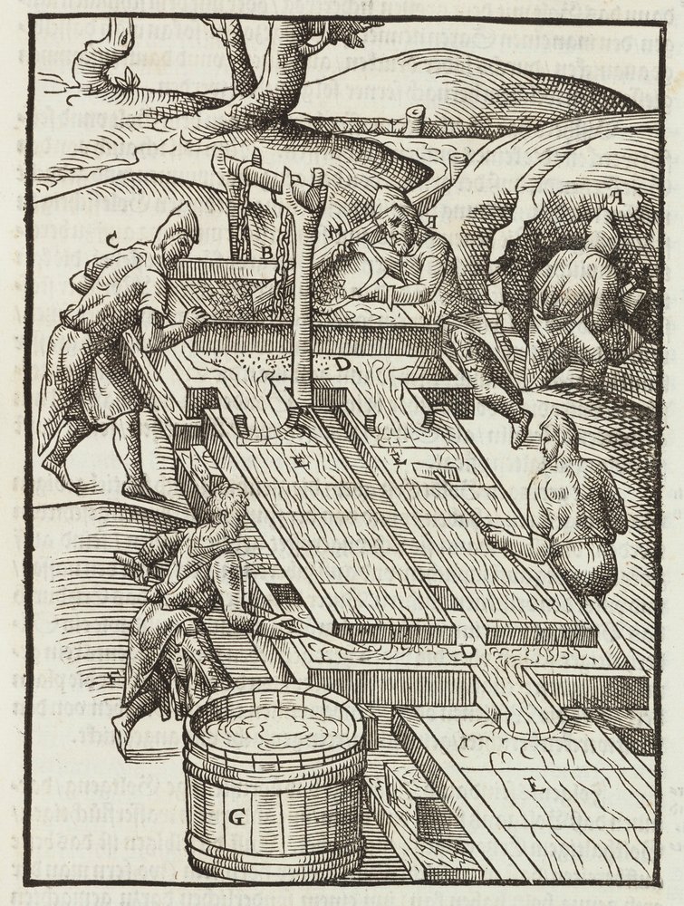 Wassen van gouderts in houten bakken gevuld met water - Gravure uit ...