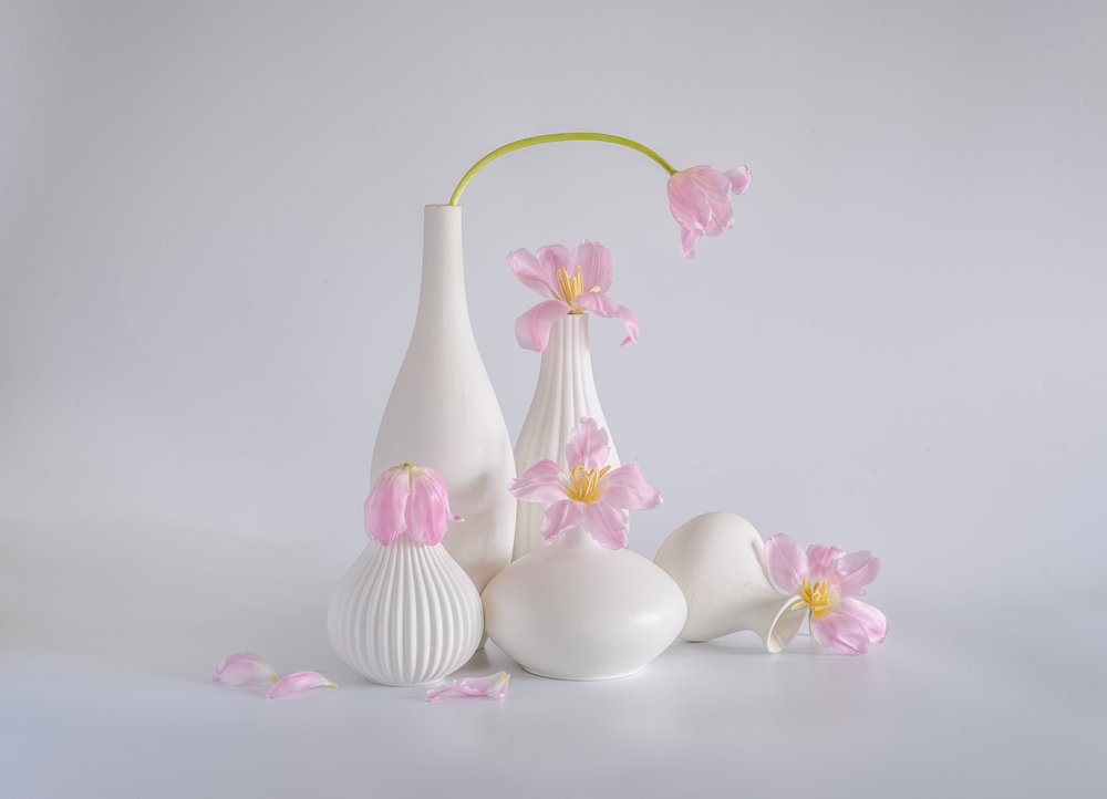 Stilleven met zachtroze tulpen door Alice Sheng