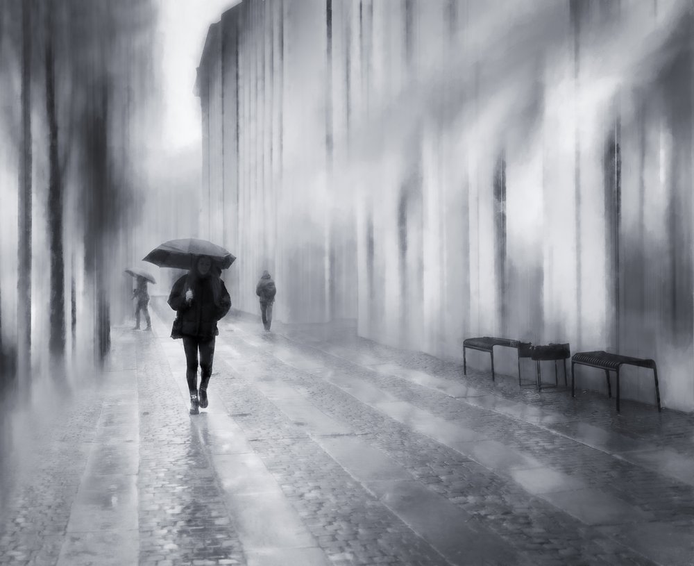 Regenachtige straat in de stad door Anders Hammarstrom