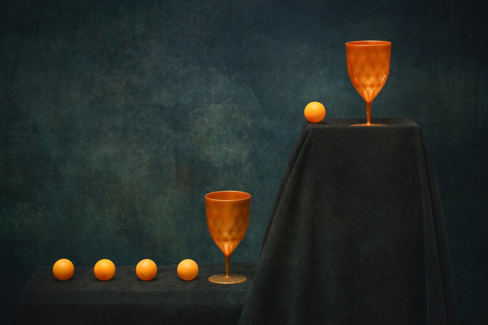 Gouden kopjes, oranje bollen door Brig Barkow