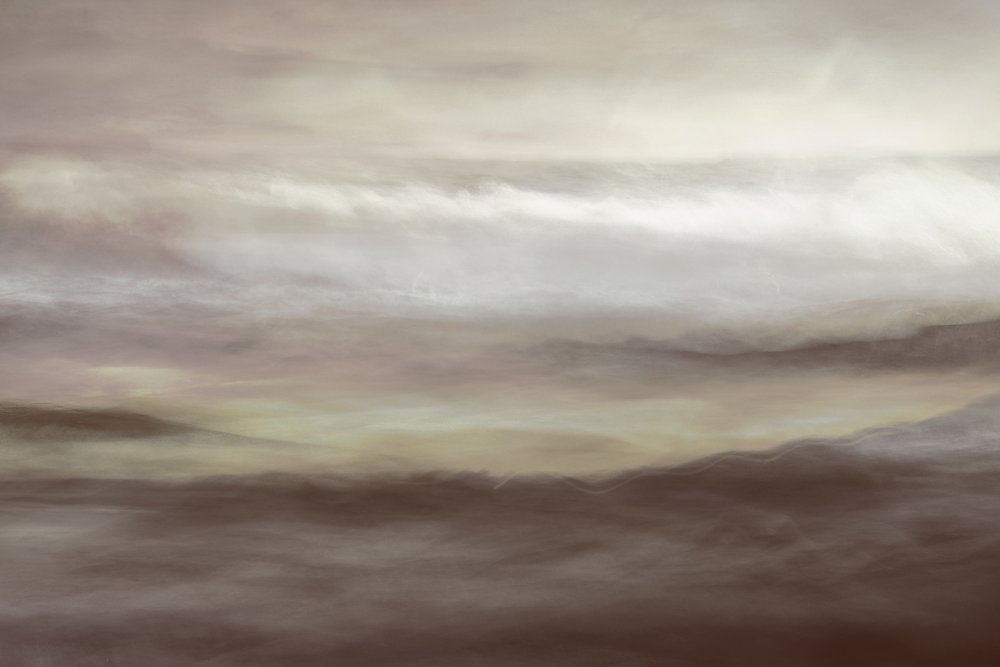 Etherische wolkenlagen door Christina Sillen