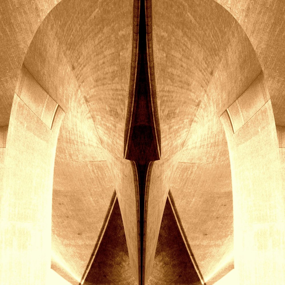 Sepia: architectonische symmetrie door Christina Sillen