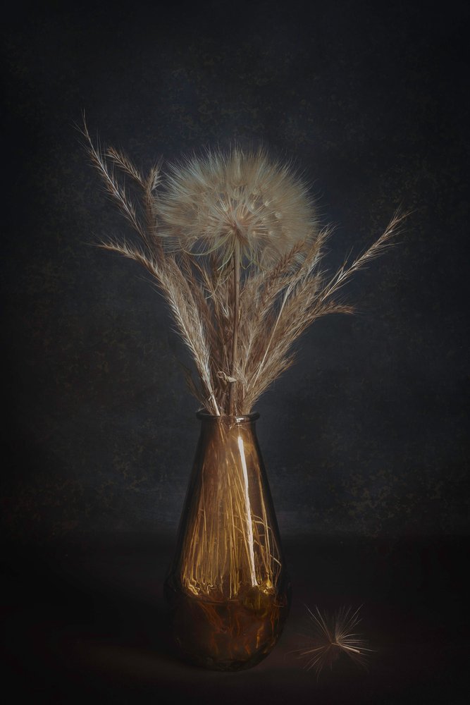 Elegant stilleven met paardenbloemen door Cicek Kiral
