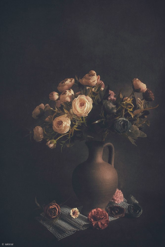 Moody bloemenvaas door Cicek Kiral
