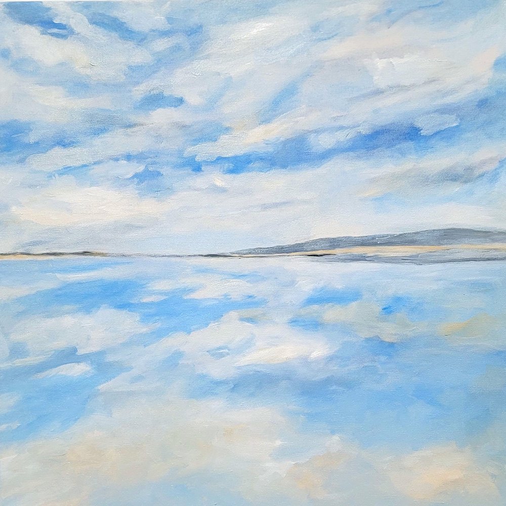 Weerspiegeling in de uitgestrekte blauwe lucht door Claire Whitehead