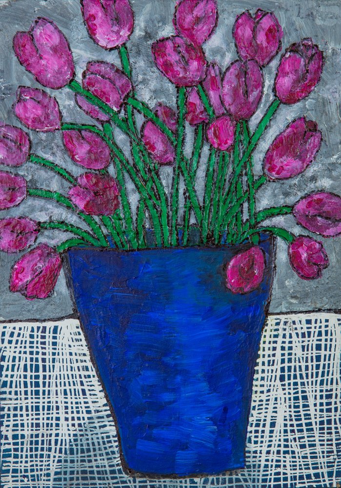 Tulpen in een blauwe vaas door Dale Hefer & Family