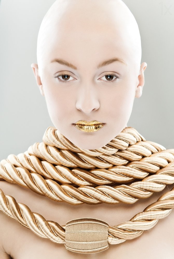 Portret met gouden touw door Denisa Justusová Šumcová