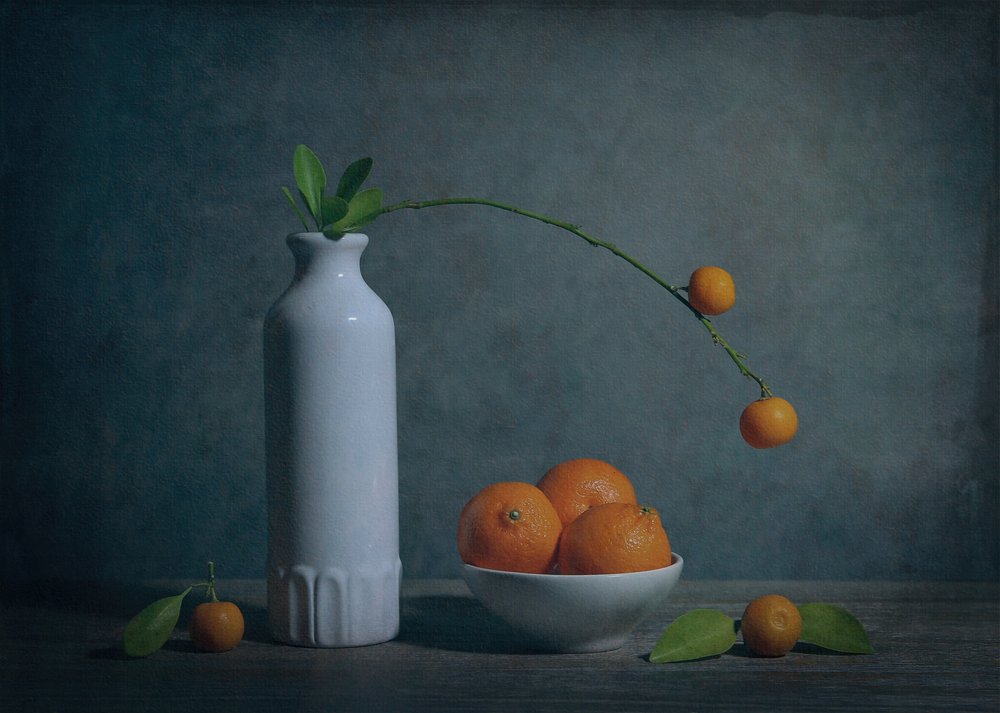 Stilleven met citrusvruchten in een stemmige sfeer door Fangping Zhou