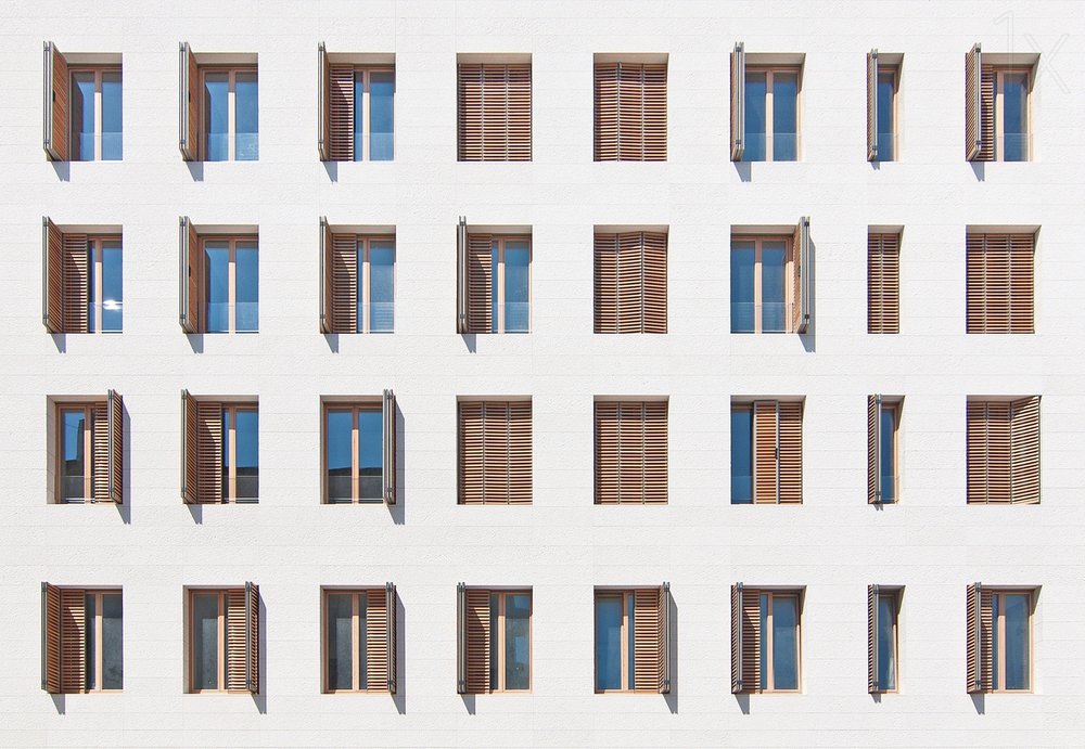 Geometrische raamgevel door Igor Bakotic