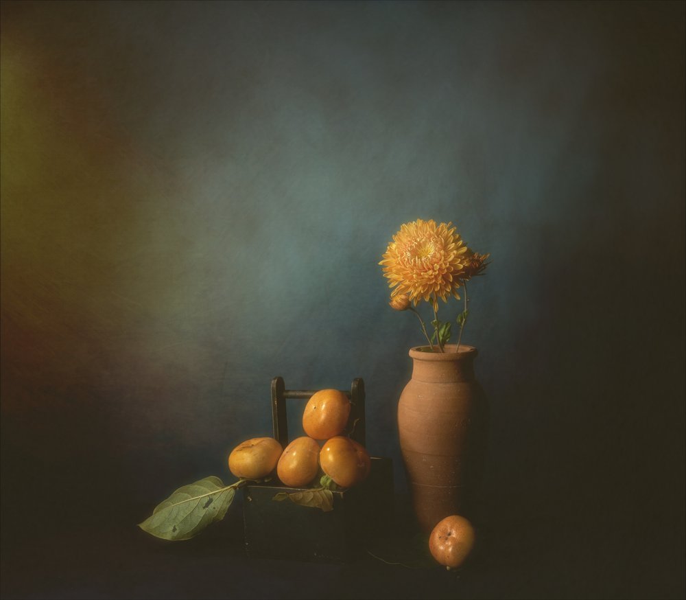 Stilleven met herfstkaki’s door John-Mei Zhong