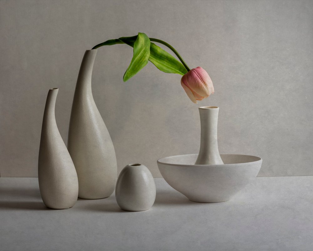 Zachtroze tulpenvazen door John-Mei Zhong