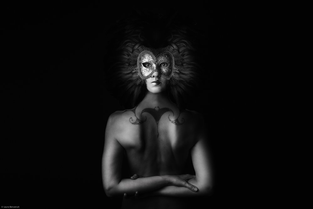 De mysterieuze gemaskerde vrouw door Laura Benvenuti