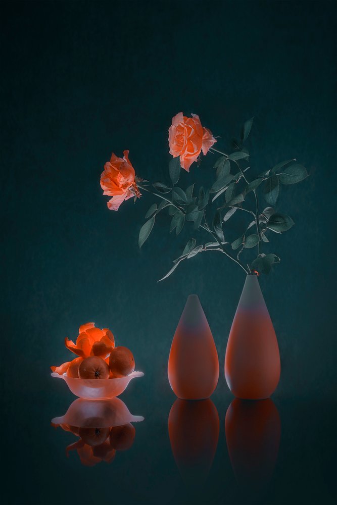 Elegant donker bloemenmotief door Lydia Jacobs