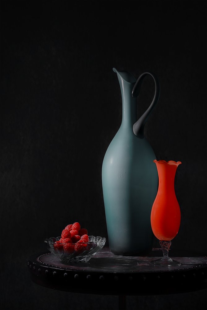 Elegante vazen en frambozen door Lydia Jacobs