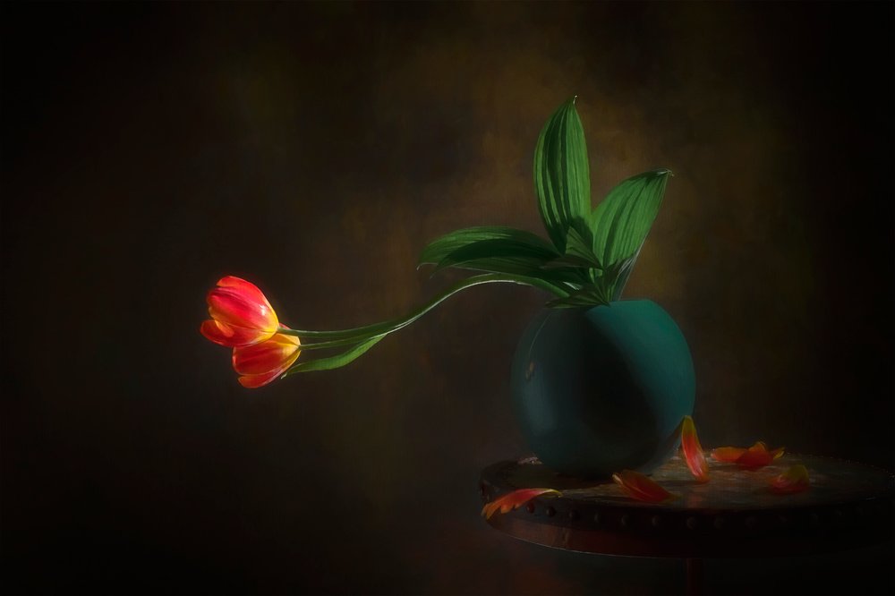 Sierlijk stilleven met tulpen door Lydia Jacobs