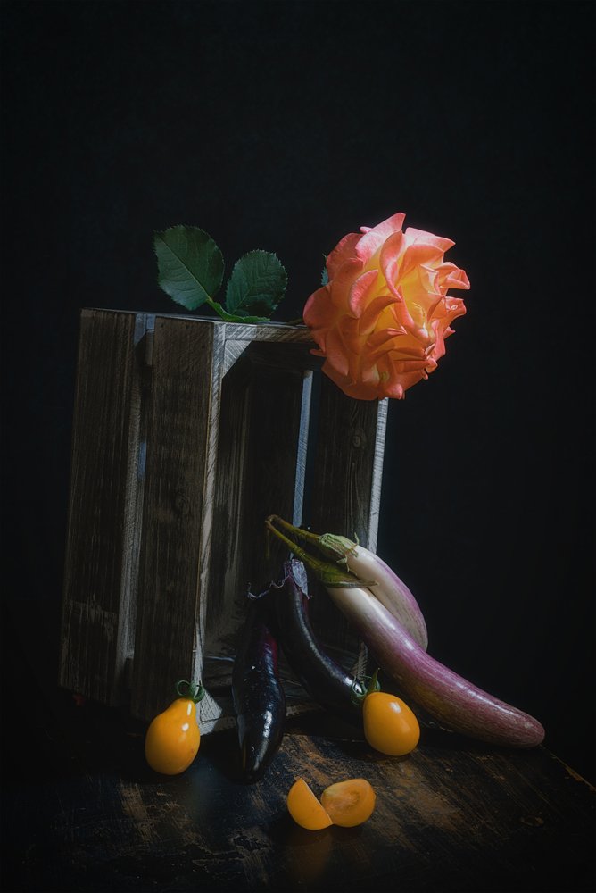 Stilleven met rozen en groenten en fruit door Lydia Jacobs