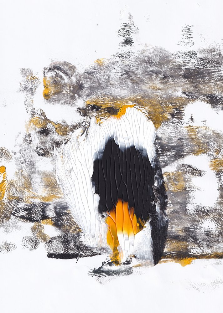 Gouden abstracte penseelstreken door Maira Ribena