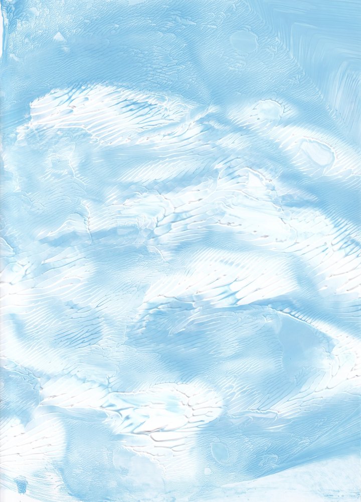 Zachtblauwe abstracte stroming door Maira Ribena