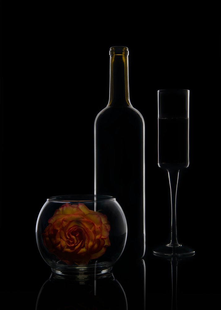 Elegante wijn en roos door Ming Chen