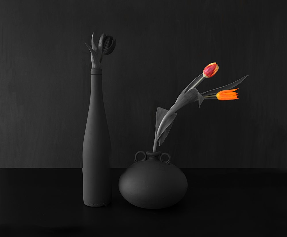 Stilleven met levendige tulpen door Pedro Uranga