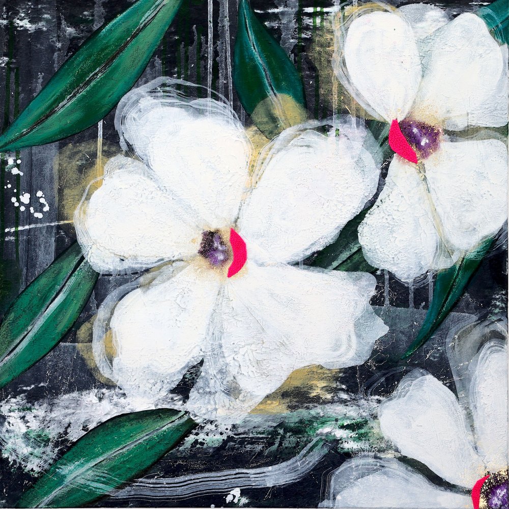 Witte abstracte bloemen door Poonam Choudhary