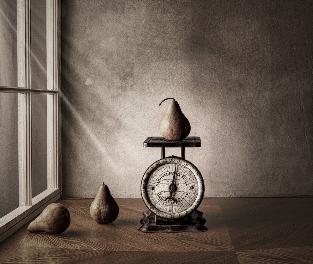 Vintage peren en weegschaal door Rob Ryan