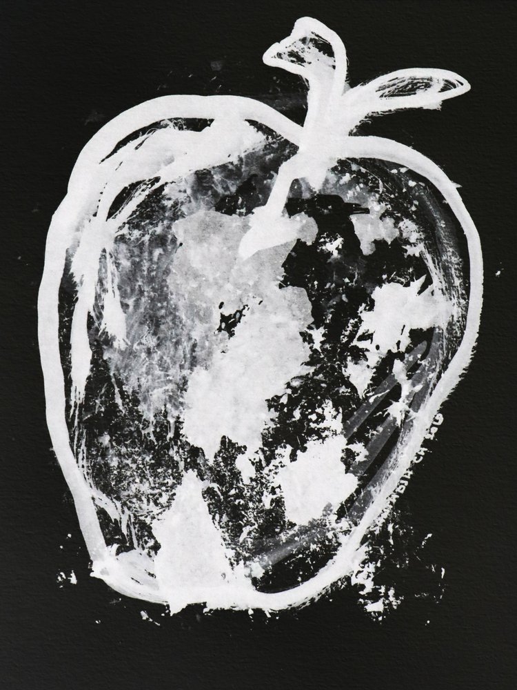 Abstract: Witte appel door Santhosh ch