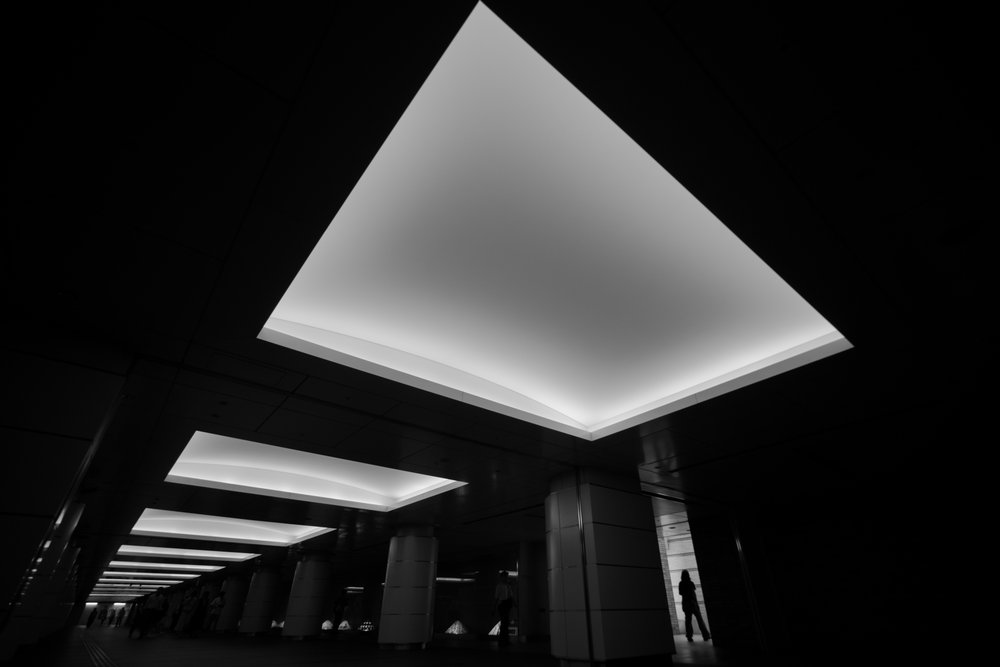 Moderne lichttunnel door Satoshi Hata