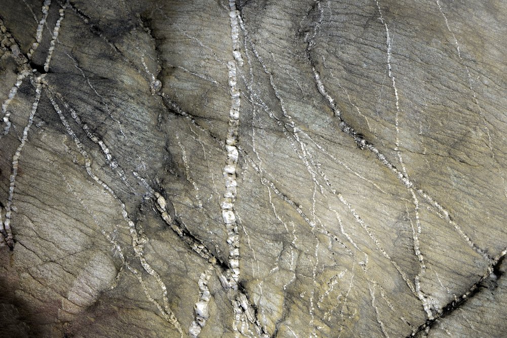 Natuurlijke rotsaders door Studio Meikle