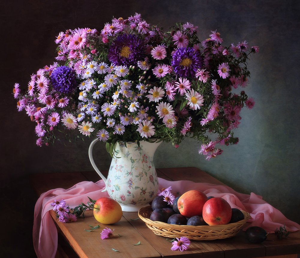Asters en herfstfruit door Tatyana Skorokhod