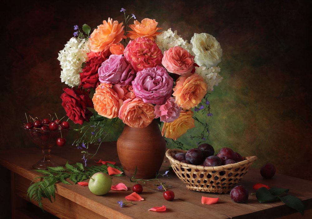 Levendige rozen en vers fruit door Tatyana Skorokhod