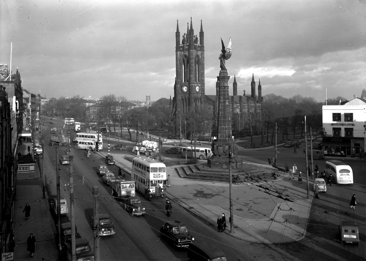 Uitzicht op Haymarket en St Thomas Church, Newcastle upon Tyne, januari 1956 door Unbekannt Unbekannt
