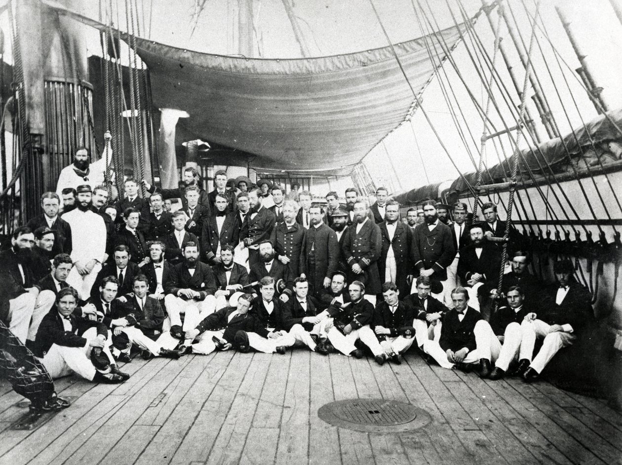 Britse Marineofficieren op Dek, c.1870 door English Photographer