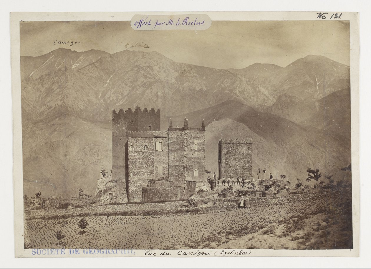 Kasteel van Thorrent en uitzicht op de Canigou door Unknown