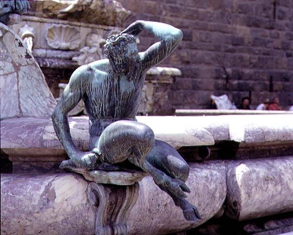 De Neptunusfontein, detail van een sater door Giambologna