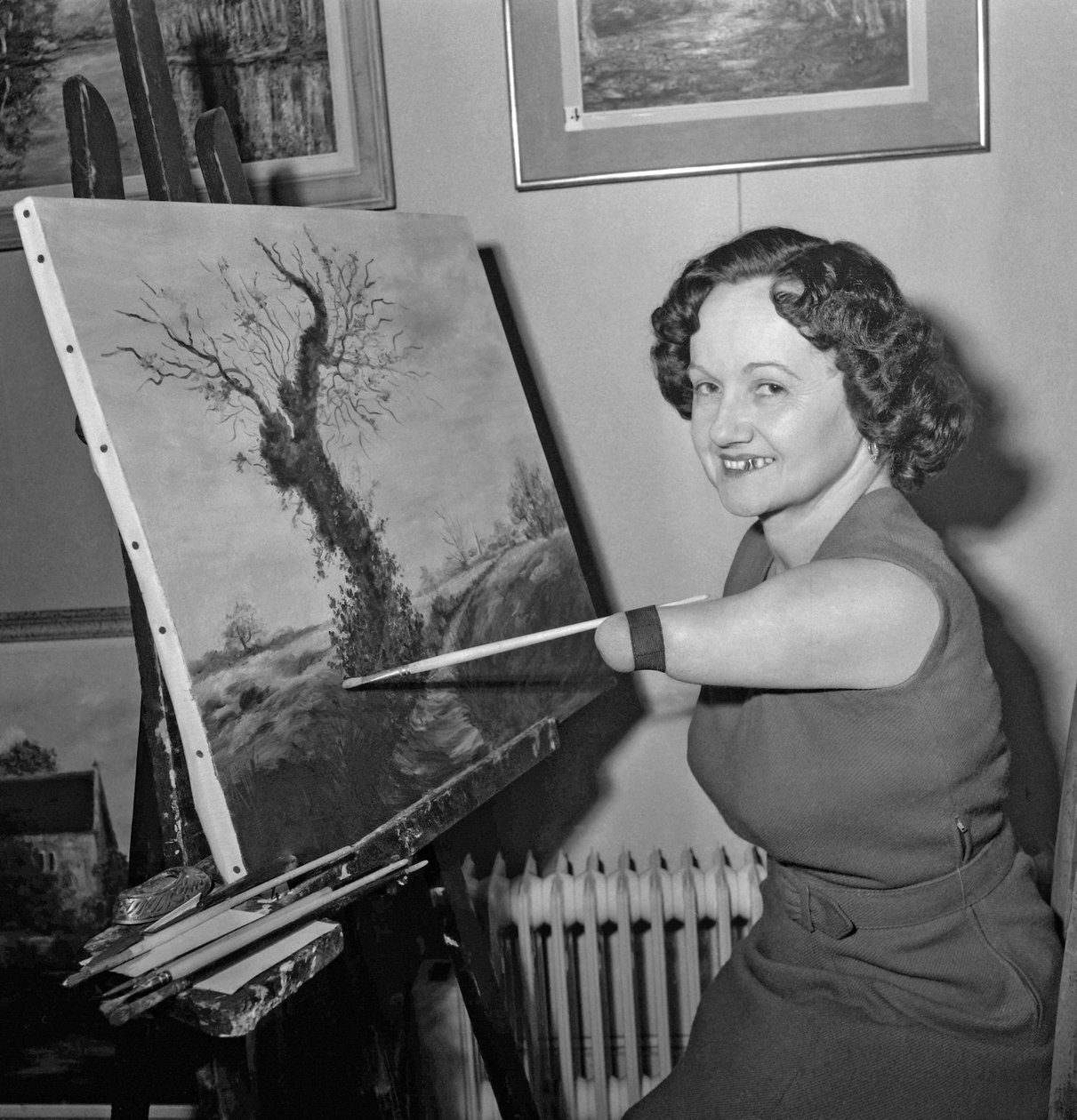 Denise Legrix, Geboren Zonder Benen of Onderarm, Schildert een Canvas, Parijs, 21 November 1960 door Unknown