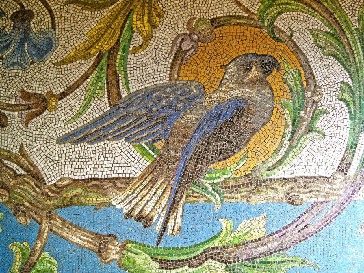 Detail van een betegelde vloer met een papegaai, Sintra, Portugal c.1908 (mozaïek) door Unknown