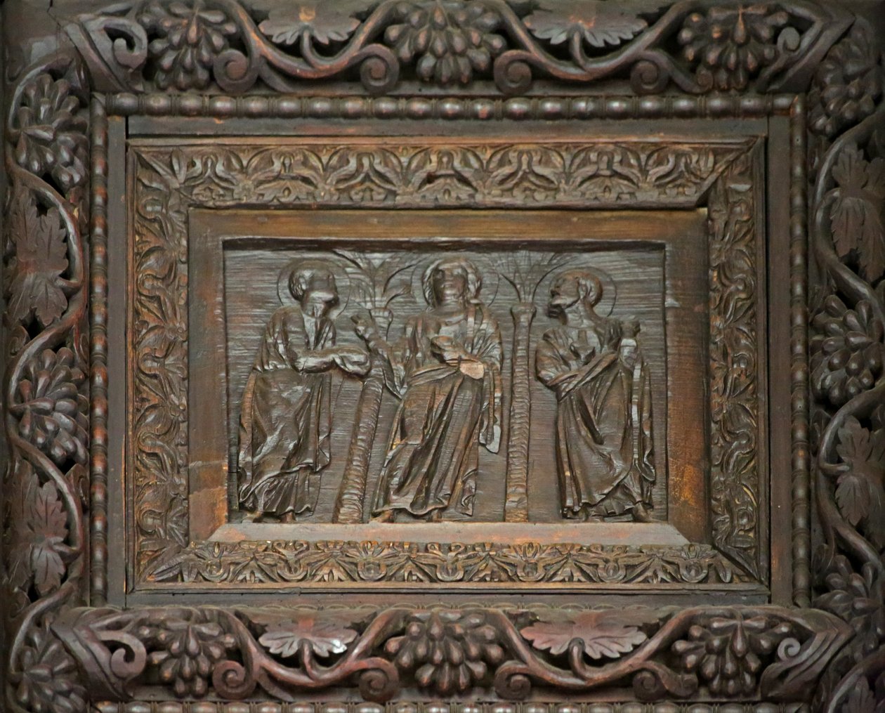 Paneel van 5C deur: Christus met twee discipelen door Unknown