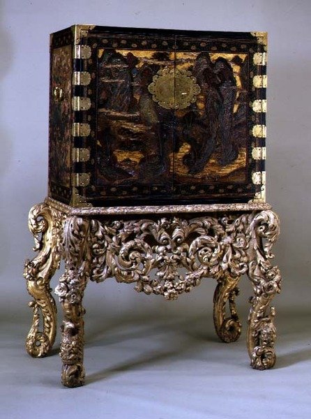 Kabinet op verguld houten standaard, ca.1680 door Dutch School