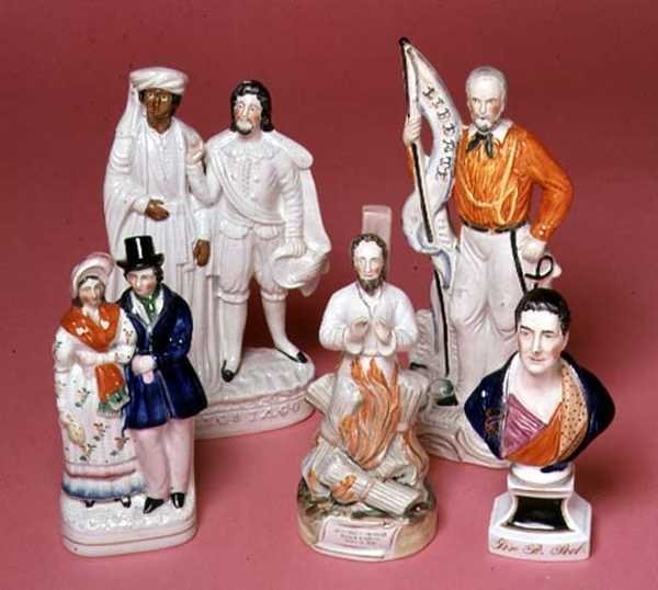Staffordshire-figuren van Sir Robert Peel, Aartsbisschop Cranmer, Othello en Iago, Koningin Victoria en Prins Albert en Vrijheid door English School