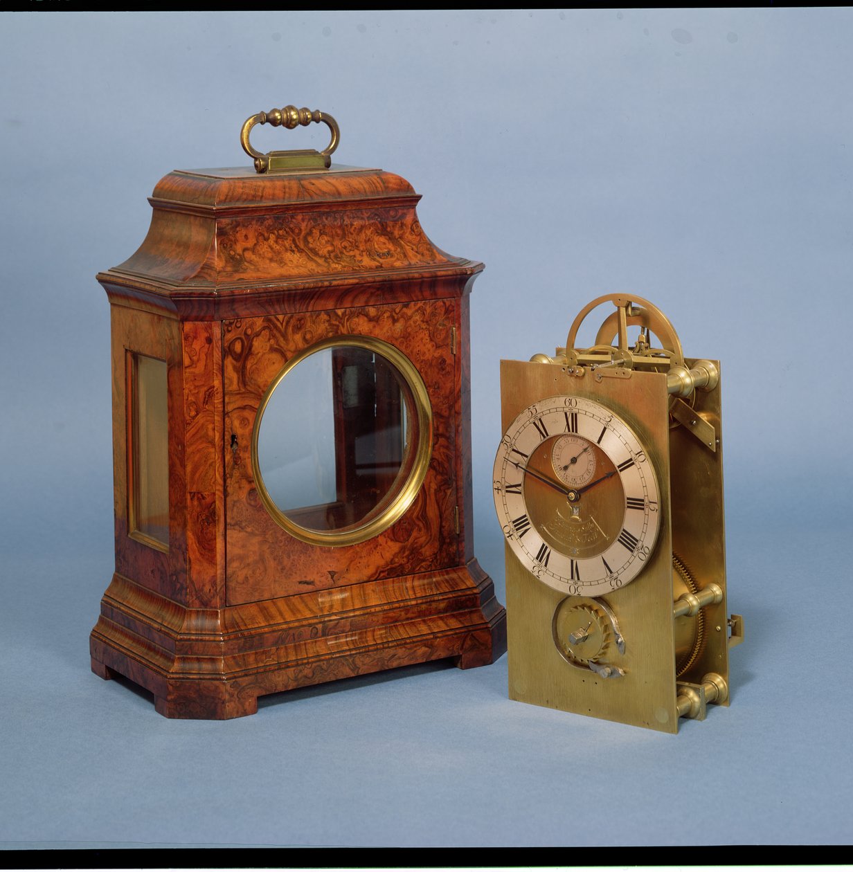 Marine tijdmeter, in een wortelnoten kast met draaggreep, messing wijzerplaat met verzilverde uurcirkel en secondenwijzer, door Henry Sully, ca. 1724 door French School