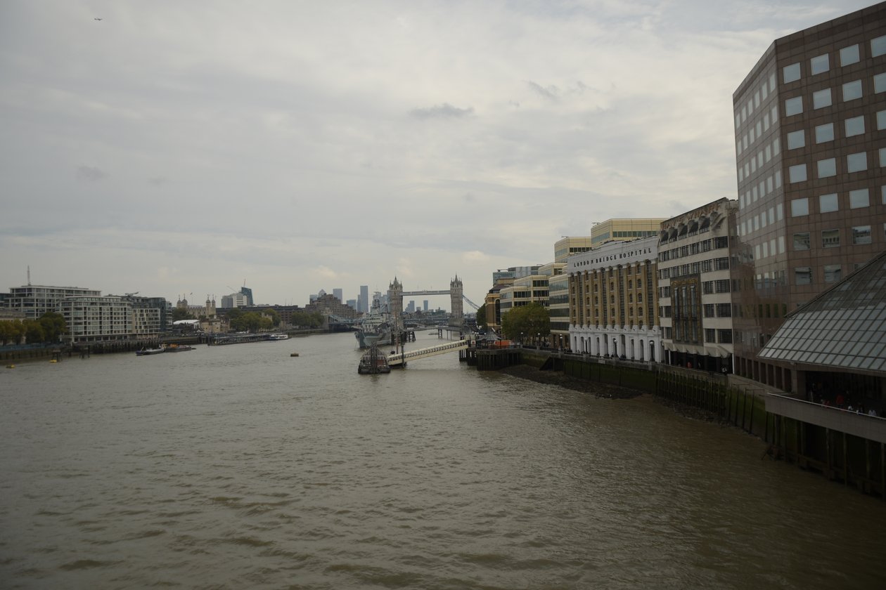London Bridge over de Theems in het hart van Londen door Albert Mansour