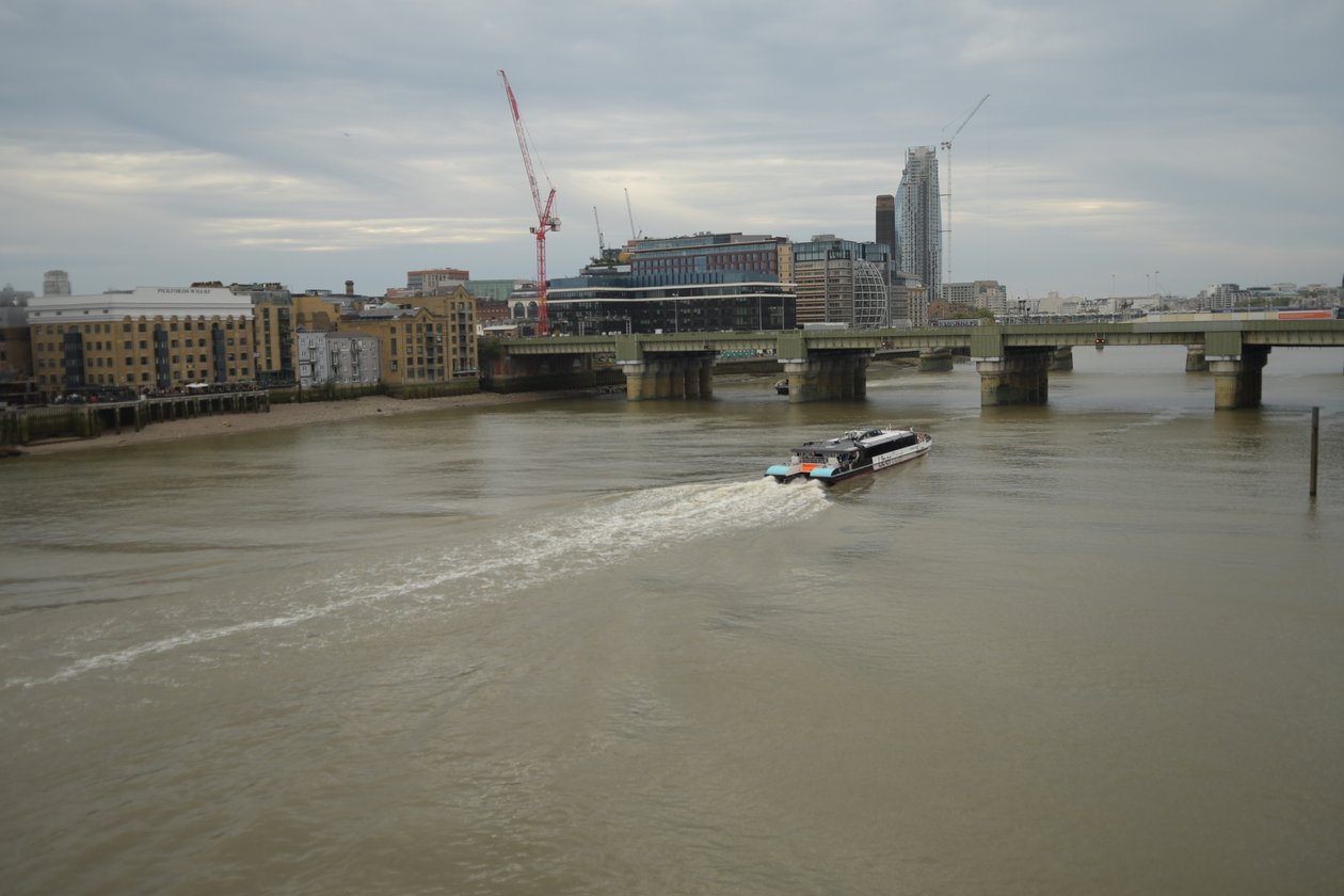 London Bridge over de Theems in het hart van Londen door Albert Mansour