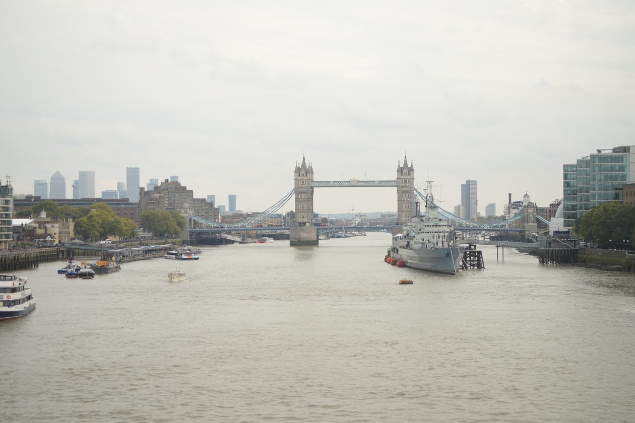 London Bridge over de Theems in het hart van Londen door Albert Mansour