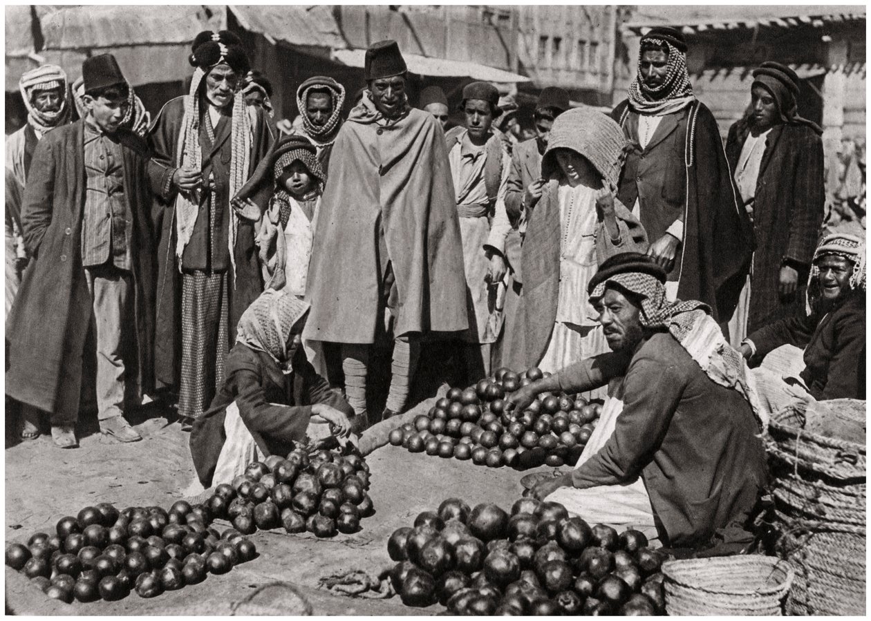 Fruitmarkt in Bagdad, Irak, 1925 door A. Kerim